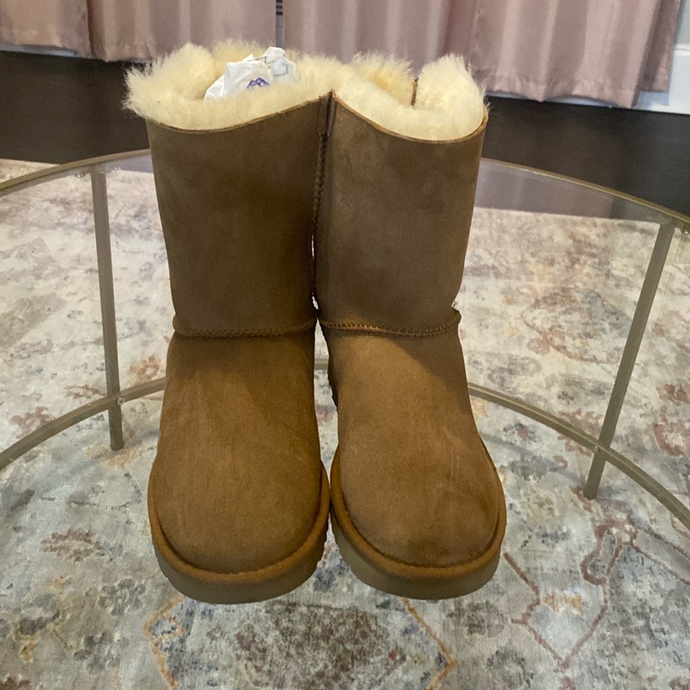 Worn twice , worn like new, real Ugg’s , price is negotiable